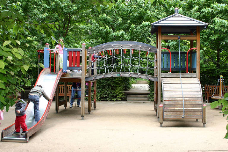 Детская площадка в Горкинско-Ометьевском лесу